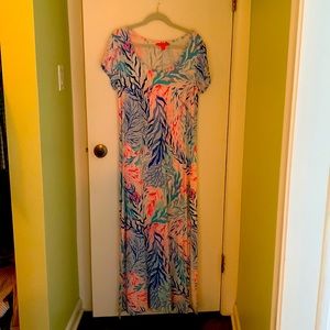 Lilly Pulitzer short sleeve maxi dress.
